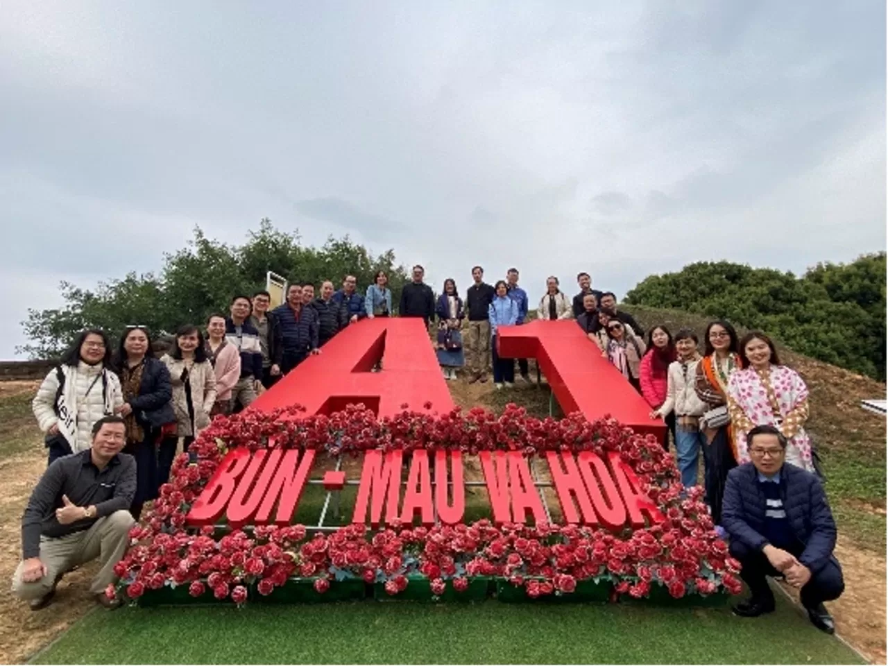 Hành trình về Điện Biên - Nơi bùn, máu và hoa kết thành lịch sử. Hình ảnh được chụp tại di tích Đồi A1