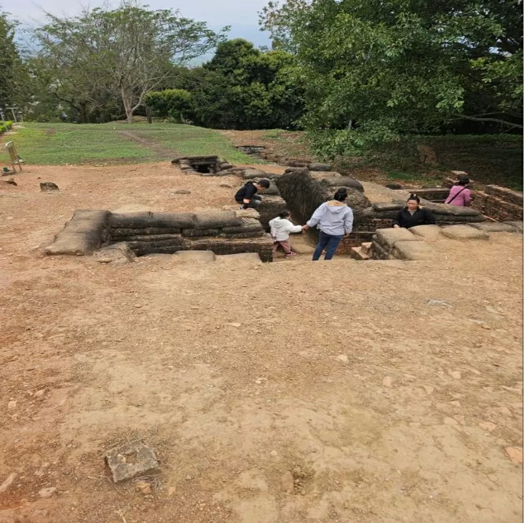 Hành trình về Điện Biên - Nơi bùn, máu và hoa kết thành lịch sử. Hình ảnh được chụp tại di tích Đồi A1