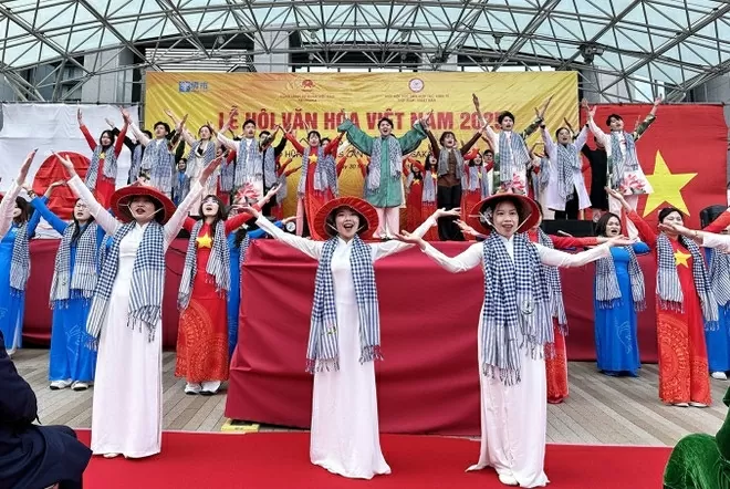 Lễ hội Văn hóa Việt Nam 2025 tại Osaka: Hướng về nguồn cội, khơi dậy niềm tự hào dân tộc Lễ hội Văn hóa Việt Nam 2025 tại Osaka: Hướng về nguồn cội, khơi dậy niềm tự hào dân tộc
