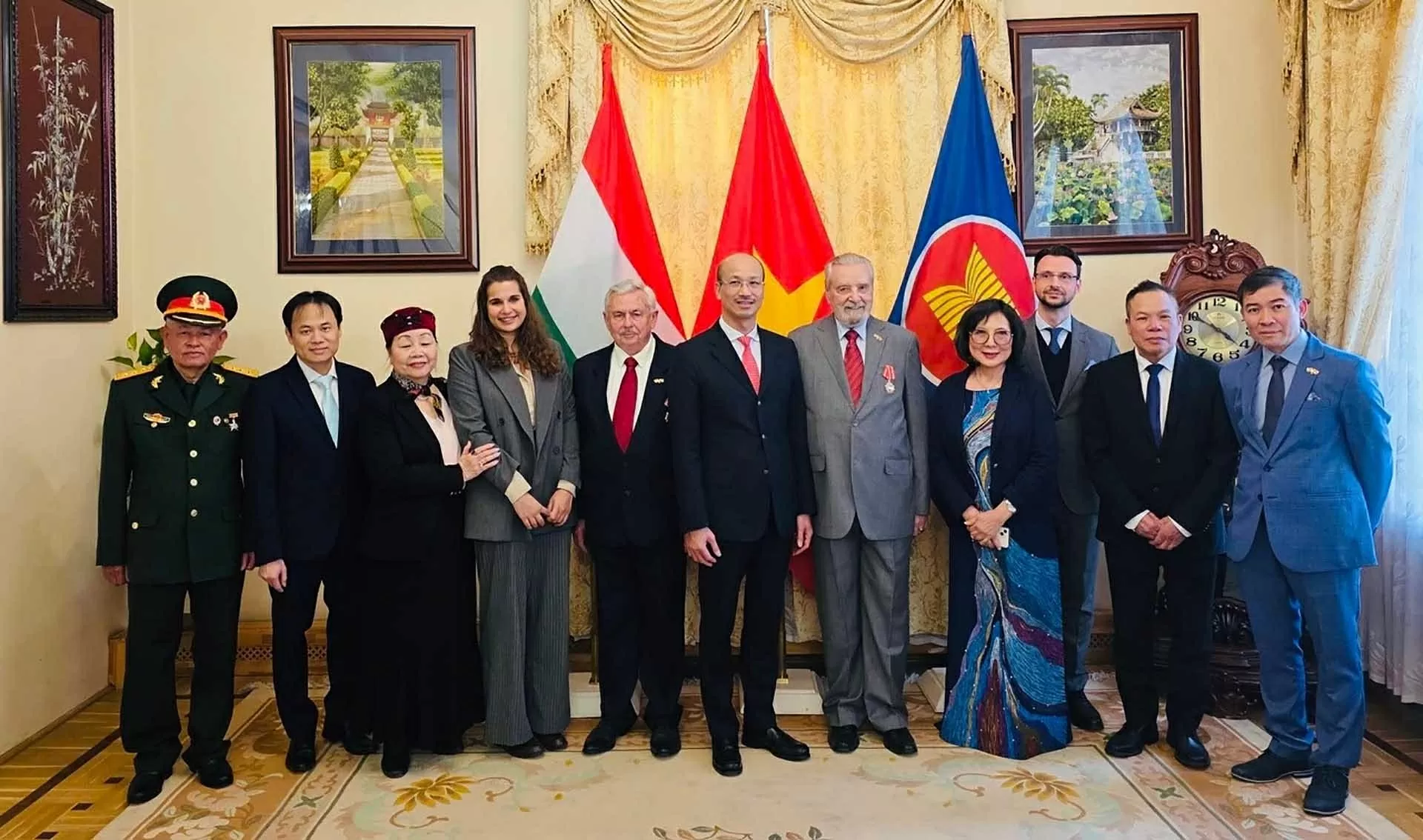 Đại sứ quán Việt Nam tại Hungary tổ chức Lễ trao tặng Huân chương Hữu nghị