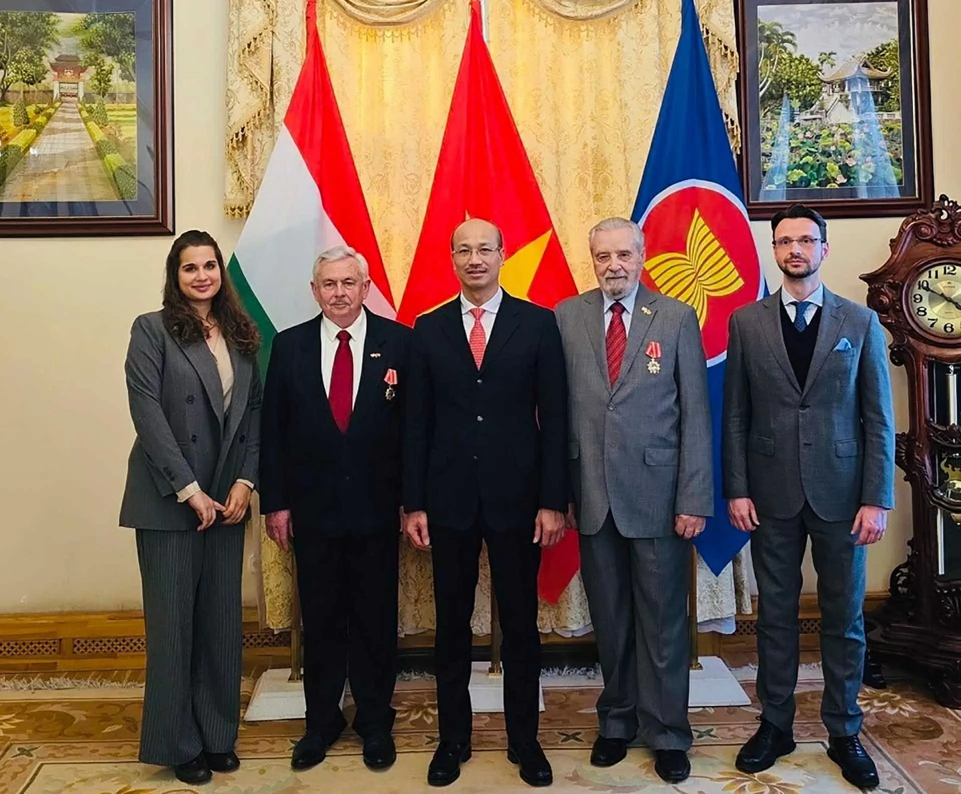 Đại sứ quán Việt Nam tại Hungary tổ chức Lễ trao tặng Huân chương Hữu nghị