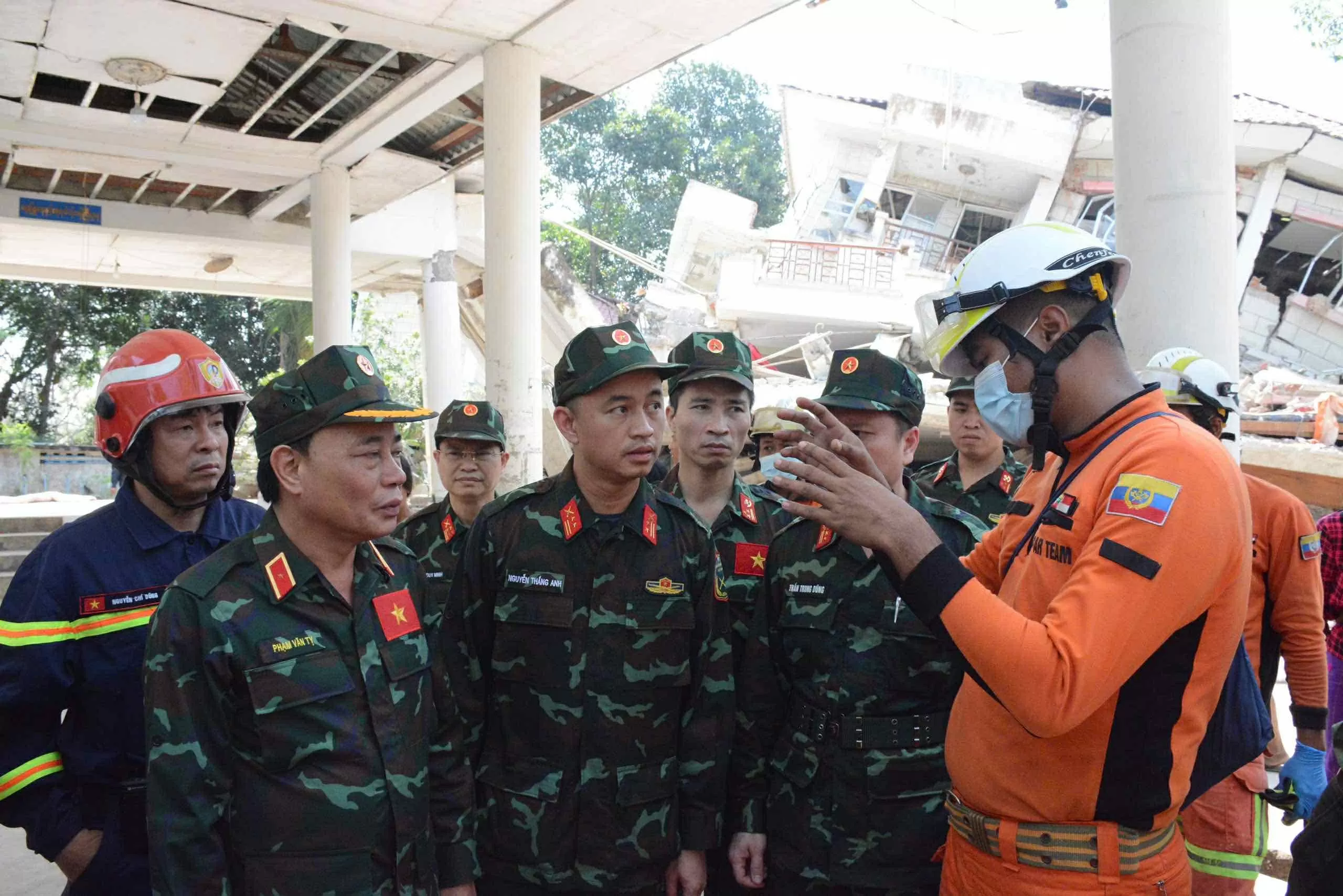 Những hình ảnh lực lượng Việt Nam cứu trợ động đất tại Myanmar