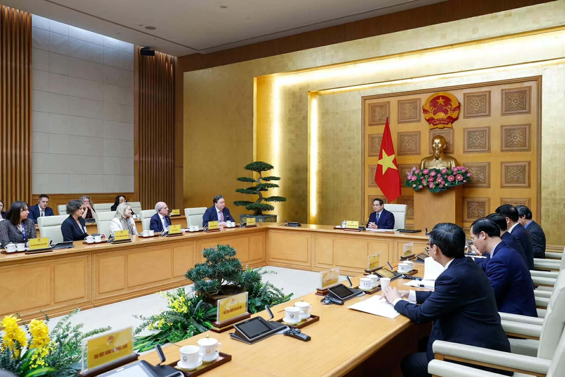 Thủ tướng Phạm Minh Chính tiếp đoàn lãnh đạo các trường đại học hàng đầu của Hoa Kỳ Thủ tướng Phạm Minh Chính tiếp đoàn lãnh đạo các trường đại học hàng đầu của Hoa Kỳ