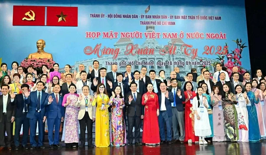 Cộng đồng người Việt ở nước ngoài cùng thành phố mang tên Bác và dân tộc bước vào kỷ nguyên vươn mình Cộng đồng người Việt ở nước ngoài cùng thành phố mang tên Bác và dân tộc bước vào kỷ nguyên vươn mình
