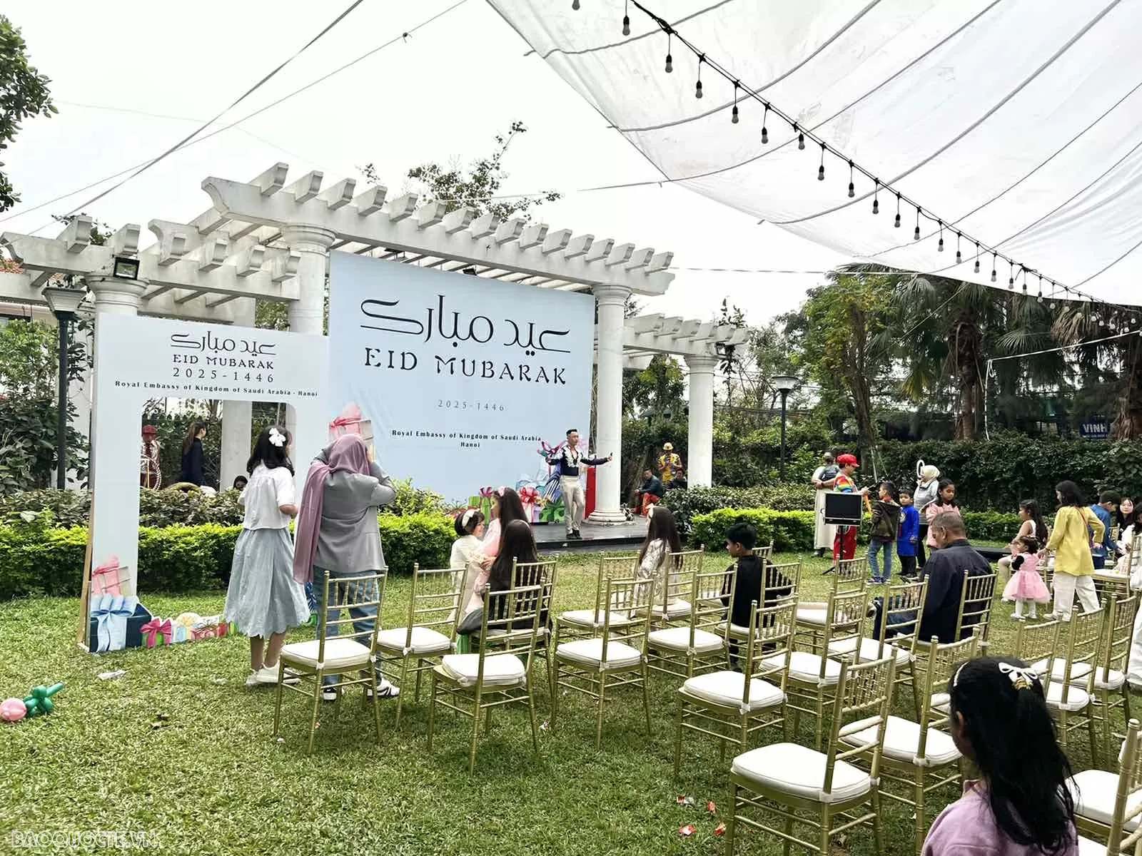 Cộng đồng người Hồi giáo cầu cho hòa bình và phước lành qua lễ Eid al- Fitr tại Hà Nội