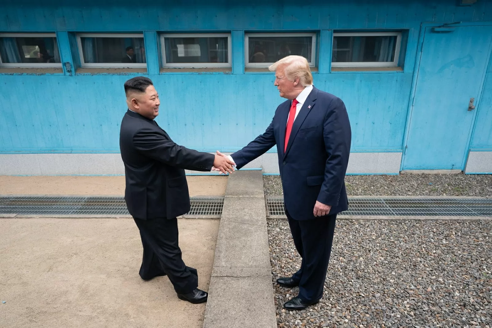 Tổng thống Mỹ Donald Trump sẽ 'làm gì đó' với Triều Tiên, tiết lộ 'mối quan hệ tuyệt vời' với Chủ tịch Kim Jong Un Tổng thống Mỹ Donald Trump sẽ 'làm gì đó' với Triều Tiên, tiết lộ 'mối quan hệ tuyệt vời' với Chủ tịch Kim Jong Un
