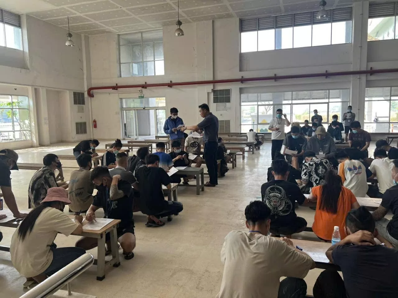 Thêm 221 công dân Việt Nam bị tạm giữ do vi phạm quy định xuất nhập cảnh của Myanmar về nước an toàon