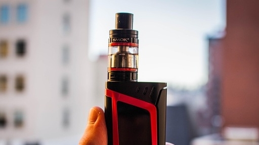 Bác sĩ chuyên khoa nêu mối liên hệ giữa 'bệnh bỏng ngô' và thuốc lá điện tử