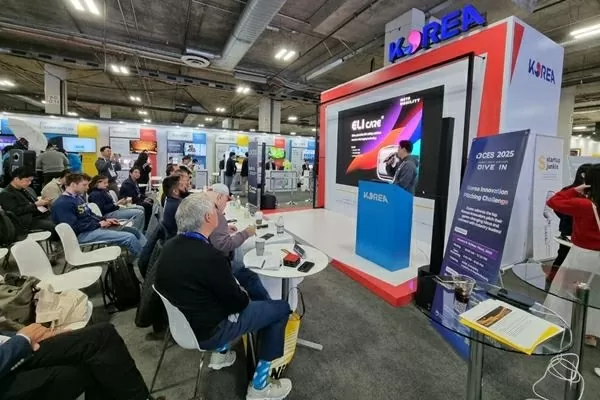 Triển lãm ICT giúp các bên tham gia tìm hiểu xu hướng trong ngành công nghệ thông tin Hàn Quốc và nắm bắt được các sản phẩm, công nghệ mới phát triển mới nhất trong kỷ nguyên chuyển đổi số hiện nay. (Nguồn: Yonhap News, en.yna.co.kr)