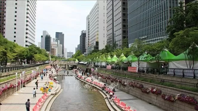 Lễ hội Hữu nghị Seoul là nơi mọi người trải nghiệm, tận hưởng sự hấp dẫn của thế giới và cũng là cơ hội để những người nước ngoài sinh sống ở Hàn Quốc chia sẻ, quảng bá văn hoá đất nước mình. (Nguồn TTXVN)