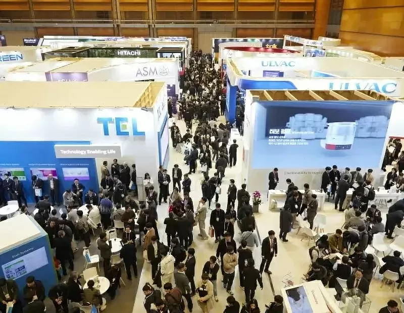 Triển lãm trí tuệ nhân tạo AI expo Korea 2025 có sự góp mặt của 350 đơn vị với 600 gian hàng và khoảng 50,000 khách tham quan. (Nguồn: SEMICON Korea) Triển lãm trí tuệ nhân tạo AI expo Korea 2025 có sự góp mặt của 350 đơn vị với 600 gian hàng và khoảng 50,000 khách tham quan. (Nguồn: SEMICON Korea)