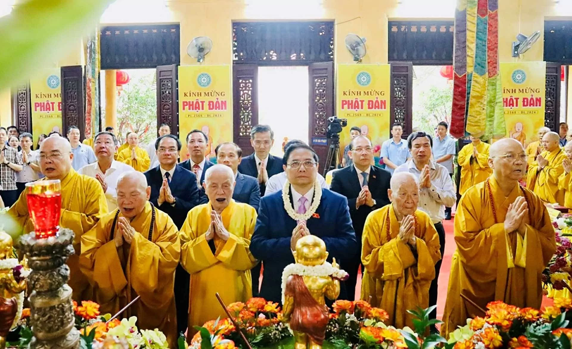 Ngày 22/5/2024, tại chùa Quán Sứ, Thành phố Hà Nội, Thủ tướng Phạm Minh Chính đến thăm, chúc mừng Giáo hội Phật giáo Việt Nam nhân dịp Đại lễ Phật đản Phật lịch 2568 - Dương lịch 2024. (Nguồn: BNV)
