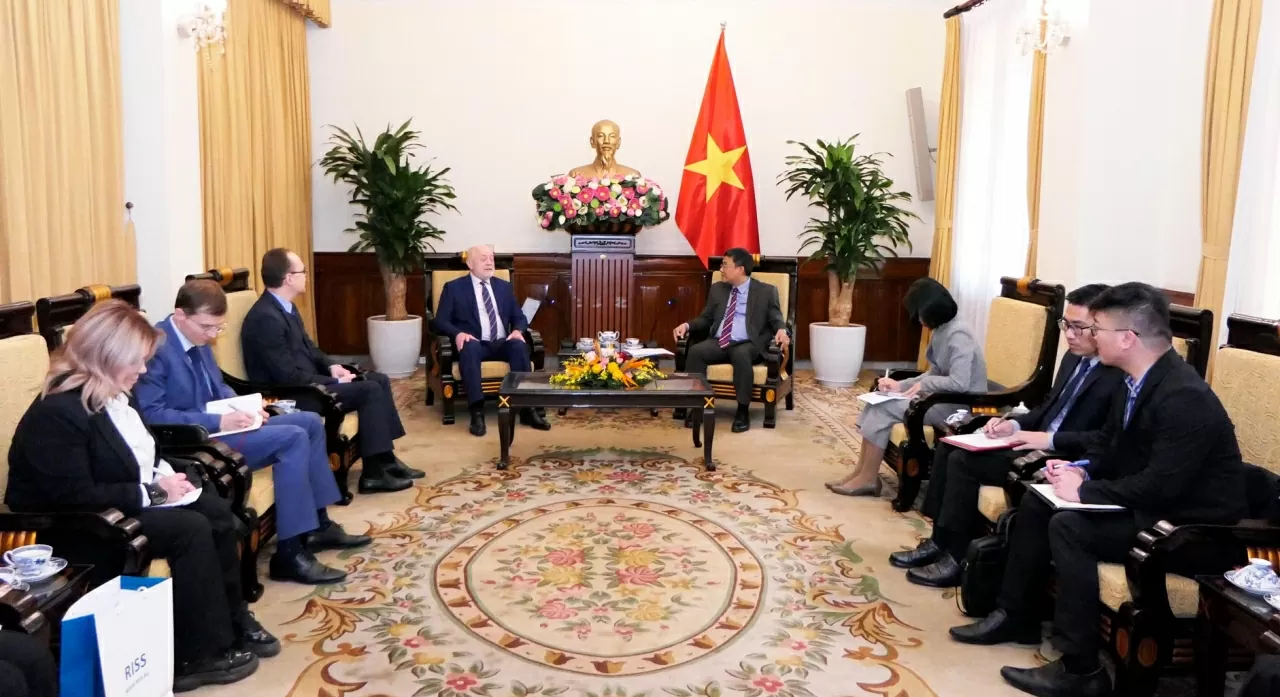 Thứ trưởng Nguyễn Minh Vũ và ông Mikhail E. Fradkov nêu cao vai trò của khoa học công nghệ và đổi mới sáng tạo trong việc thúc đẩy tăng trưởng bền vững của mỗi quốc gia. (Ảnh:Thành Long) Thứ trưởng Nguyễn Minh Vũ và ông Mikhail E. Fradkov nêu cao vai trò của khoa học công nghệ và đổi mới sáng tạo trong việc thúc đẩy tăng trưởng bền vững của mỗi quốc gia. (Ảnh:Thành Long)