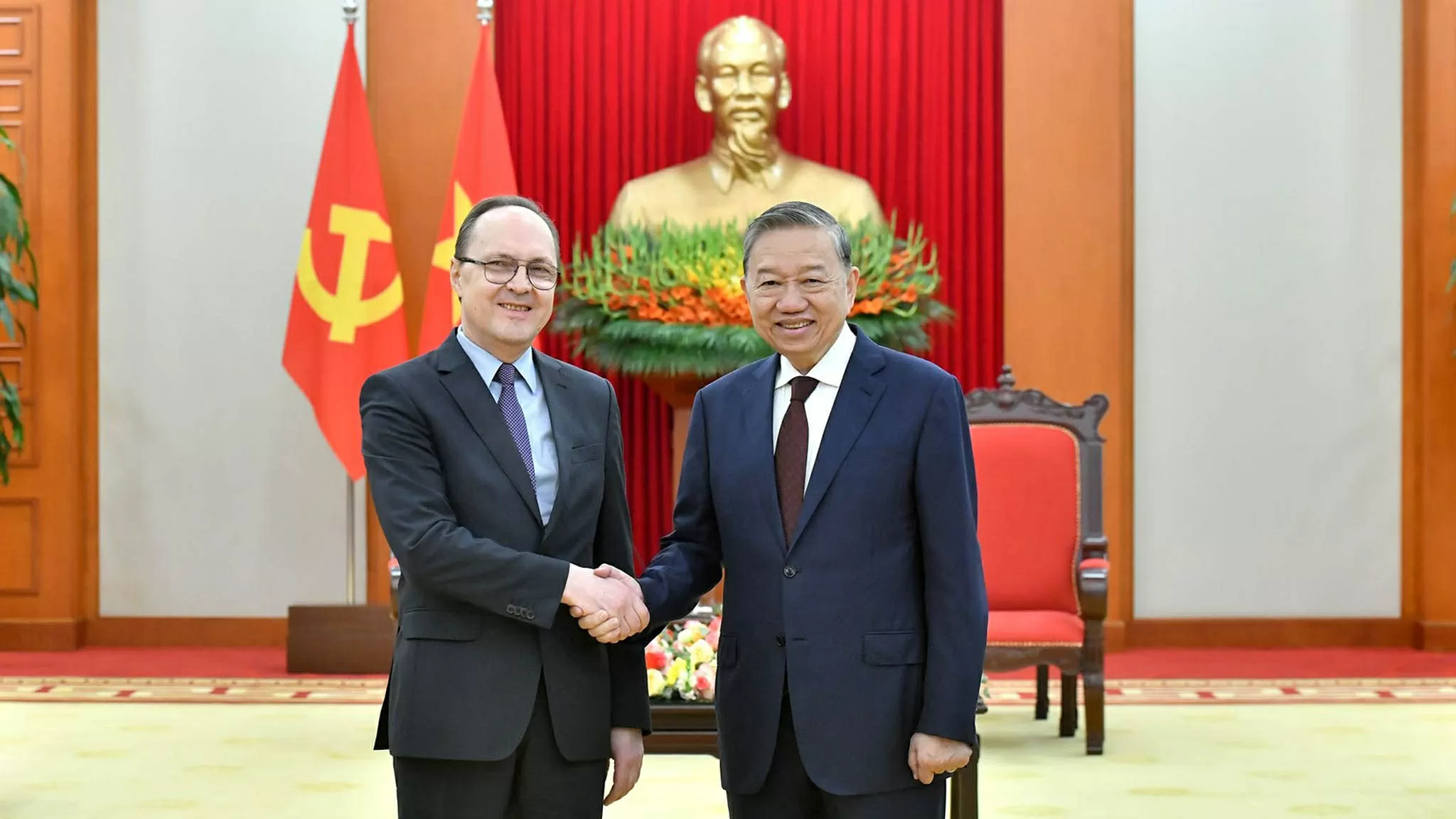 Tổng Bí thư Tô Lâm tiếp Đại sứ Liên bang Nga tại Việt Nam Tổng Bí thư Tô Lâm tiếp Đại sứ Liên bang Nga tại Việt Nam