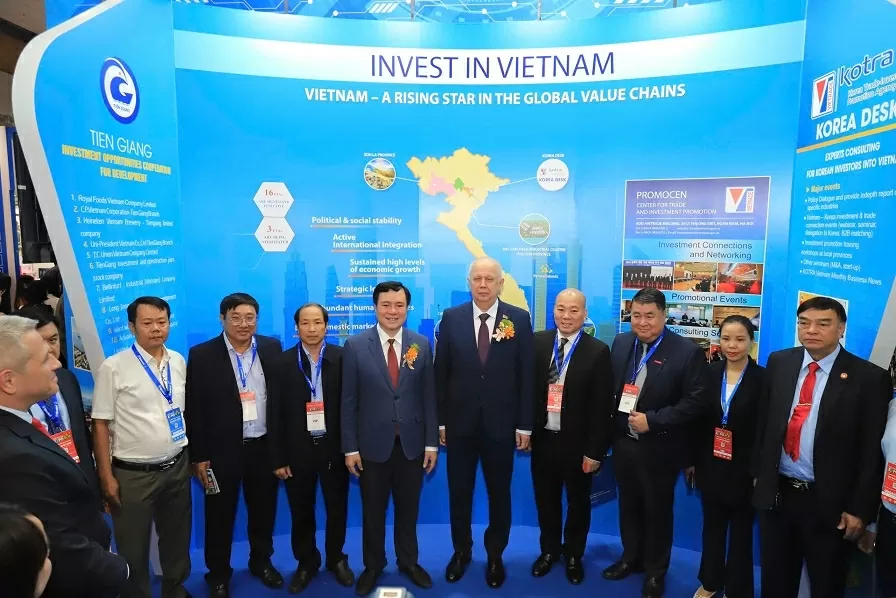 Gần 400 doanh nghiệp đến từ 18 quốc gia và vùng lãnh thổ tham dự Vietnam Expo 2025