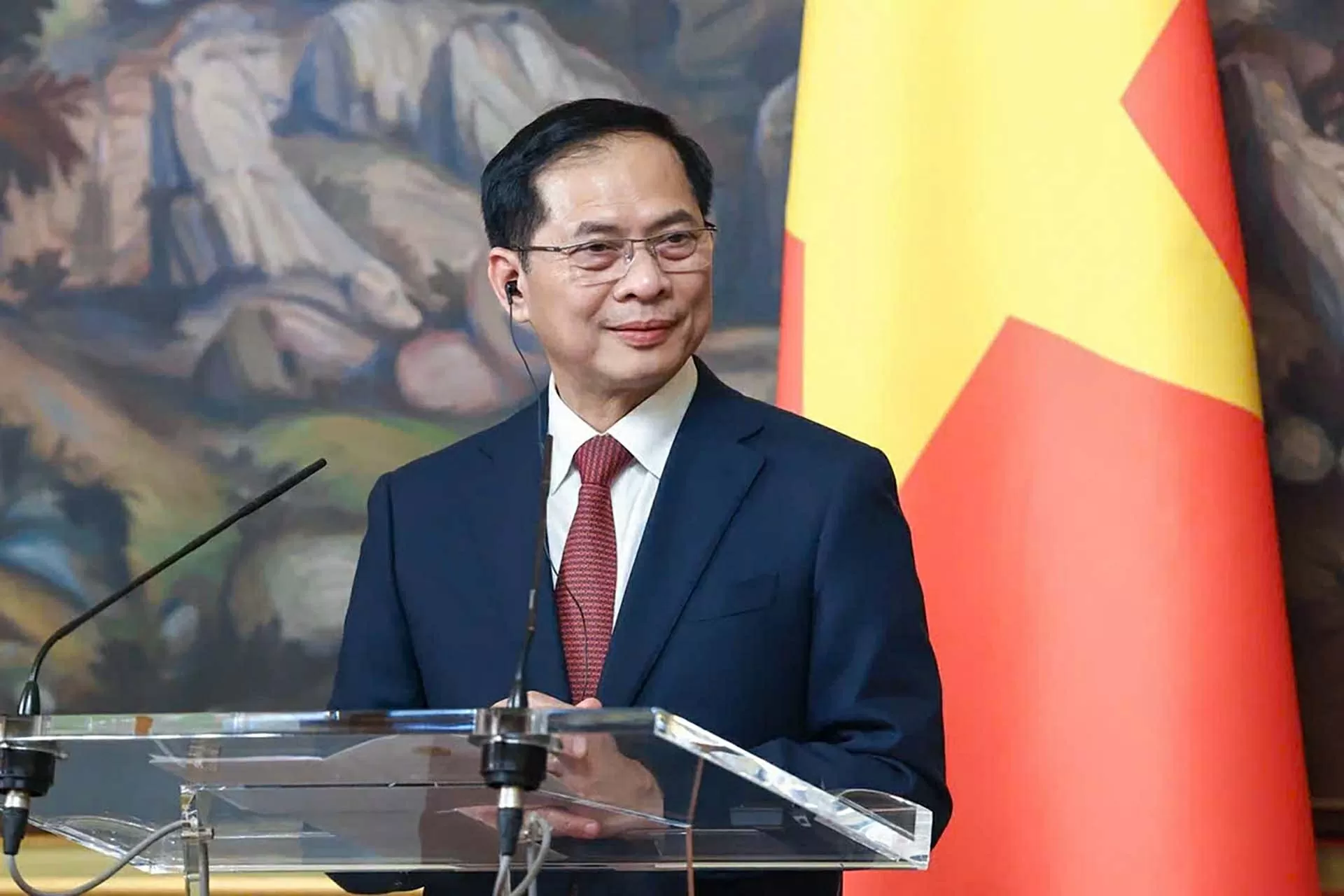 Phó Thủ tướng, Bộ trưởng Ngoại giao Bùi Thanh Sơn hội đàm với Bộ trưởng Ngoại giao Nga Sergei Lavrov Phó Thủ tướng, Bộ trưởng Ngoại giao Bùi Thanh Sơn hội đàm với Bộ trưởng Ngoại giao Nga Sergei Lavrov