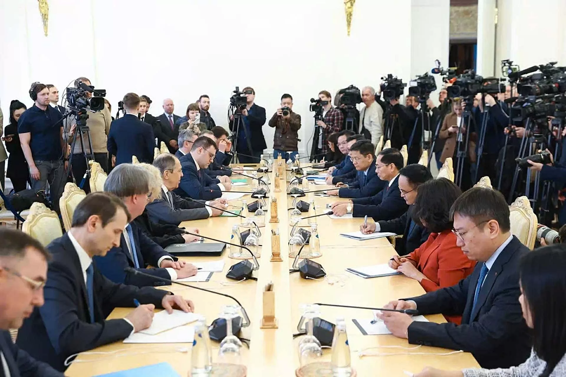 Phó Thủ tướng, Bộ trưởng Ngoại giao Bùi Thanh Sơn hội đàm với Bộ trưởng Ngoại giao Nga Sergei Lavrov Phó Thủ tướng, Bộ trưởng Ngoại giao Bùi Thanh Sơn hội đàm với Bộ trưởng Ngoại giao Nga Sergei Lavrov