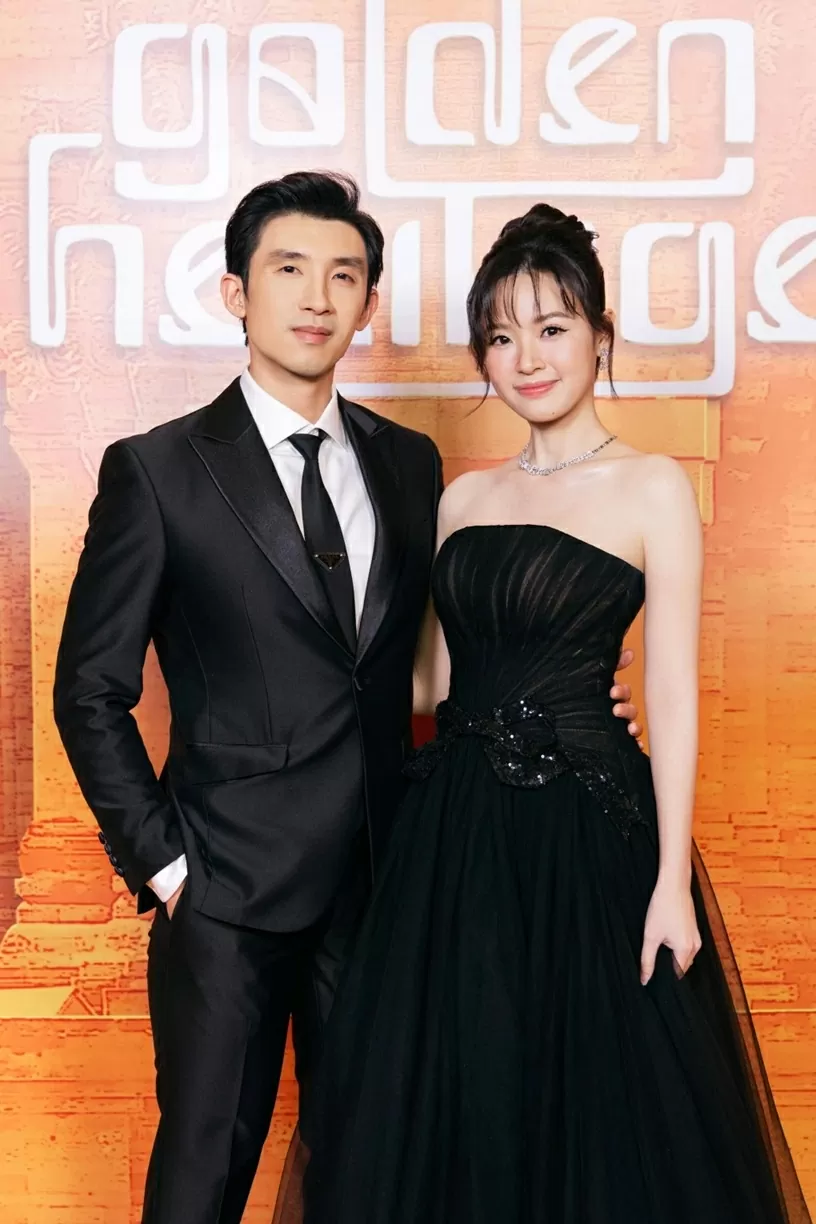 Dàn mỹ nhân chọn đầm đen khoe sắc trong show thời trang NTK Lê Thanh Hoà Dàn mỹ nhân chọn đầm đen khoe sắc trong show thời trang NTK Lê Thanh Hoà