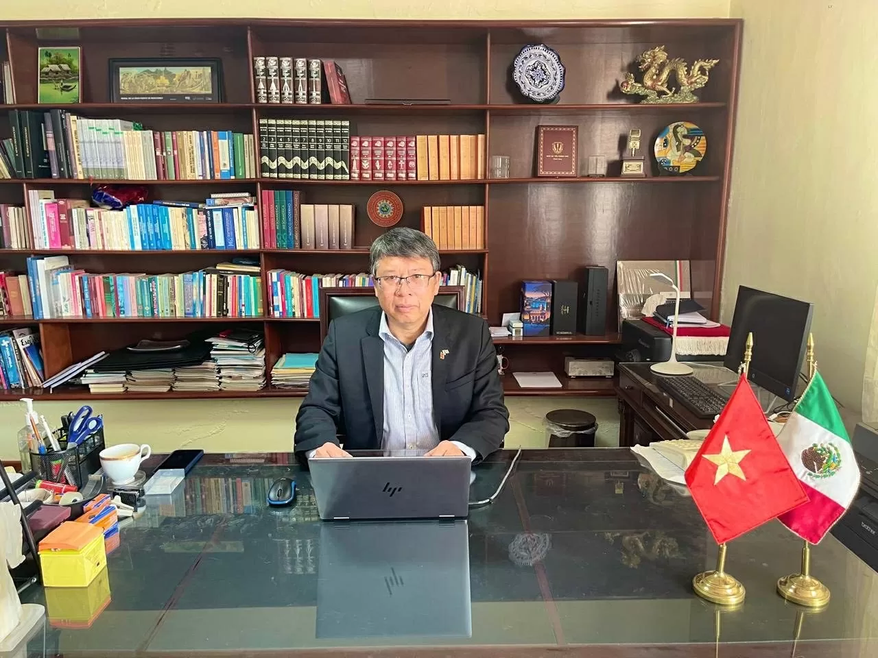 Đại sứ Việt Nam tại Mexico Nguyễn Văn Hải cho biết, doanh nghiệp Việt Nam có thể xem xét việc tiếp cận đấu thầu những dự án cung cấp năng lượng sạch cho các trung tâm dữ liệu lớn đang được nhiều tập đoàn lớn như Google, Microsoft, Amazon lên kế hoạch xây dựng tại hai bang Queretaro và Guanajuato. (Ảnh: NVCC) Đại sứ Việt Nam tại Mexico Nguyễn Văn Hải cho biết, doanh nghiệp Việt Nam có thể xem xét việc tiếp cận đấu thầu những dự án cung cấp năng lượng sạch cho các trung tâm dữ liệu lớn đang được nhiều tập đoàn lớn như Google, Microsoft, Amazon lên kế hoạch xây dựng tại hai bang Queretaro và Guanajuato. (Ảnh: NVCC)