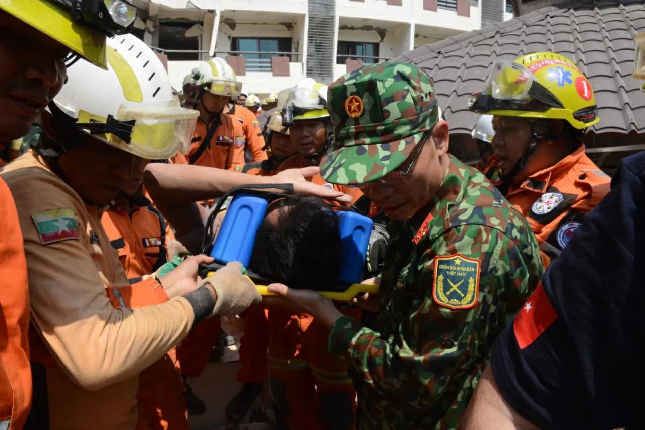 Tình hình 'ngàn cân treo sợi tóc' của nạn nhân động đất Myanmar và hành trình giải cứu kỳ diệu của Quân đội nhân dân Việt Nam