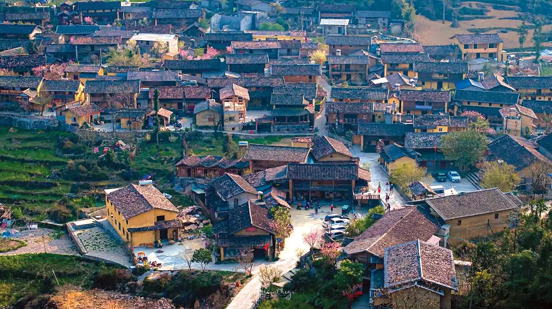 Làng cổ tích dưới chân cột cờ Lũng Cú Làng cổ tích dưới chân cột cờ Lũng Cú