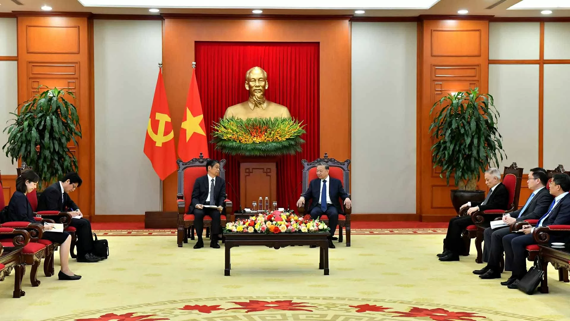 Quan hệ Việt Nam-Nhật Bản tiếp tục đà phát triển thực chất, toàn diện trên tất cả các lĩnh vực Quan hệ Việt Nam-Nhật Bản tiếp tục đà phát triển thực chất, toàn diện trên tất cả các lĩnh vực