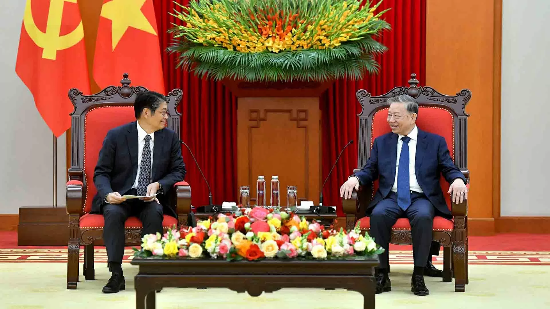 Quan hệ Việt Nam-Nhật Bản tiếp tục đà phát triển thực chất, toàn diện trên tất cả các lĩnh vực Quan hệ Việt Nam-Nhật Bản tiếp tục đà phát triển thực chất, toàn diện trên tất cả các lĩnh vực