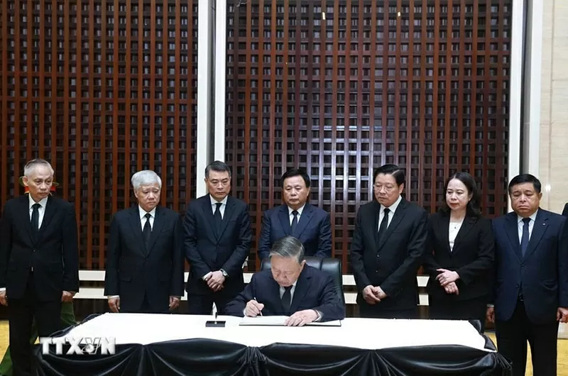 Tổng Bí thư Tô Lâm viếng đồng chí Khamtay Siphandone Tổng Bí thư Tô Lâm viếng đồng chí Khamtay Siphandone