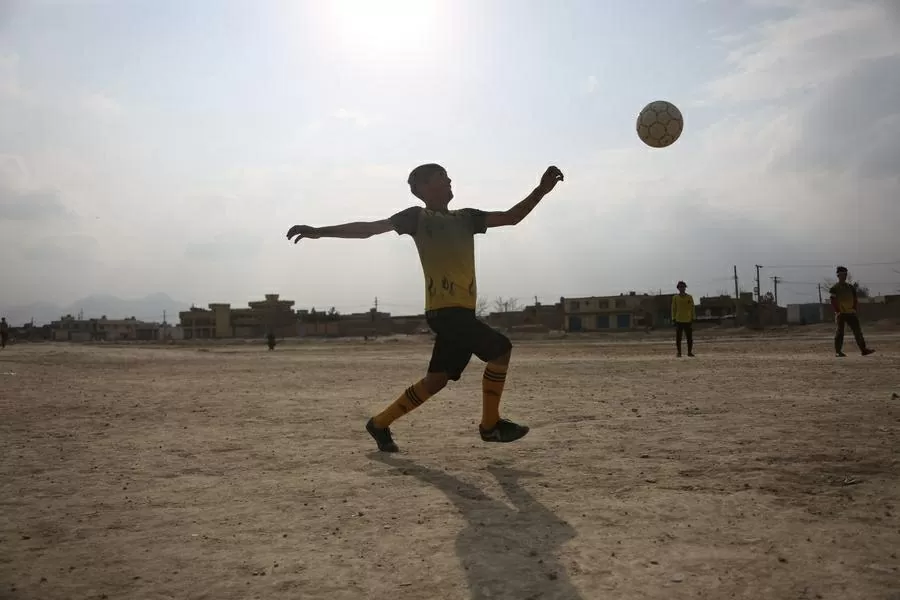 Thanh thiếu niên Afghanistan theo đuổi ước mơ bóng đá vì tương lai của đất nước