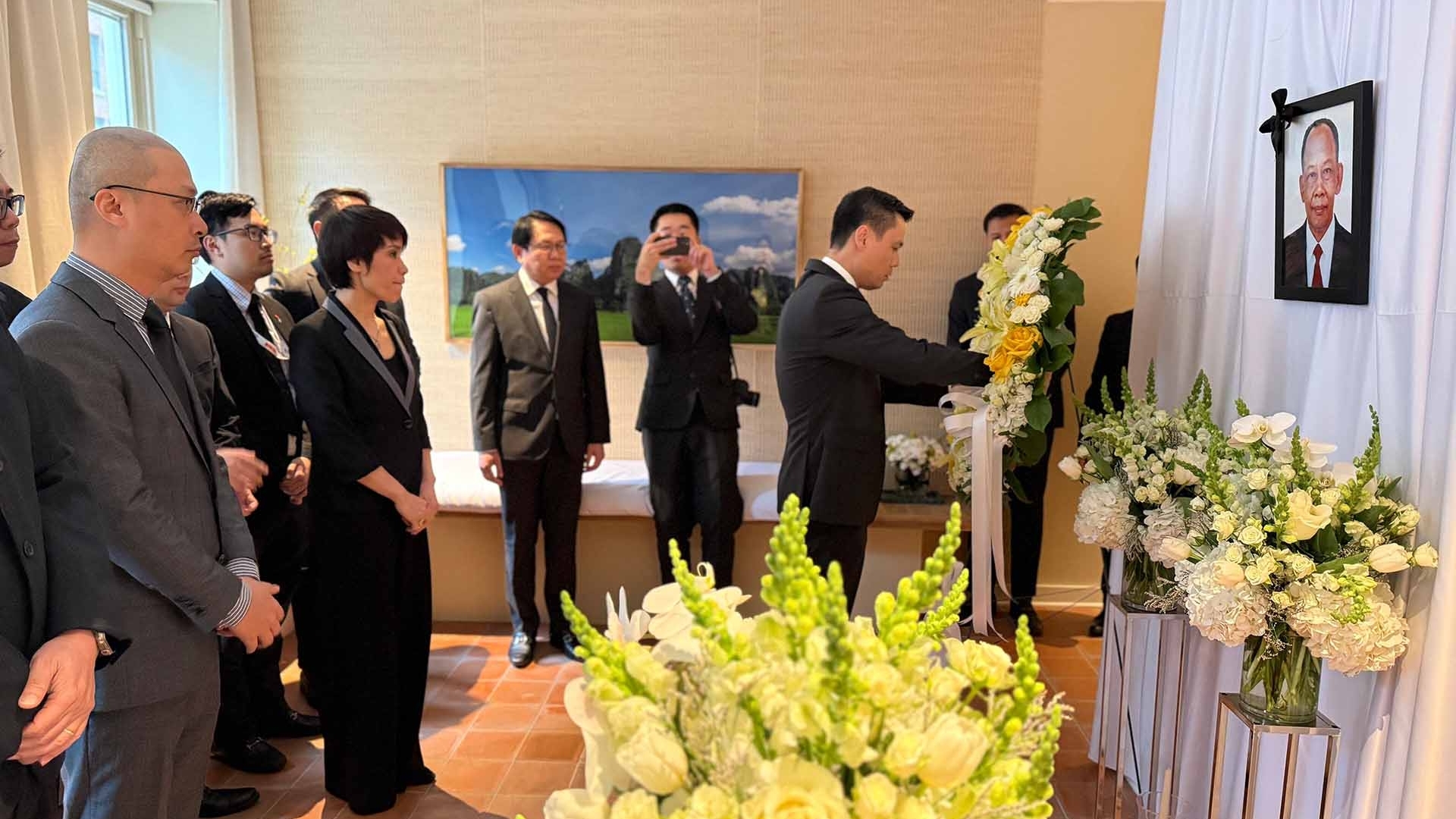 tuong nho dong chi khamtay siphandone tai new york hoa ky