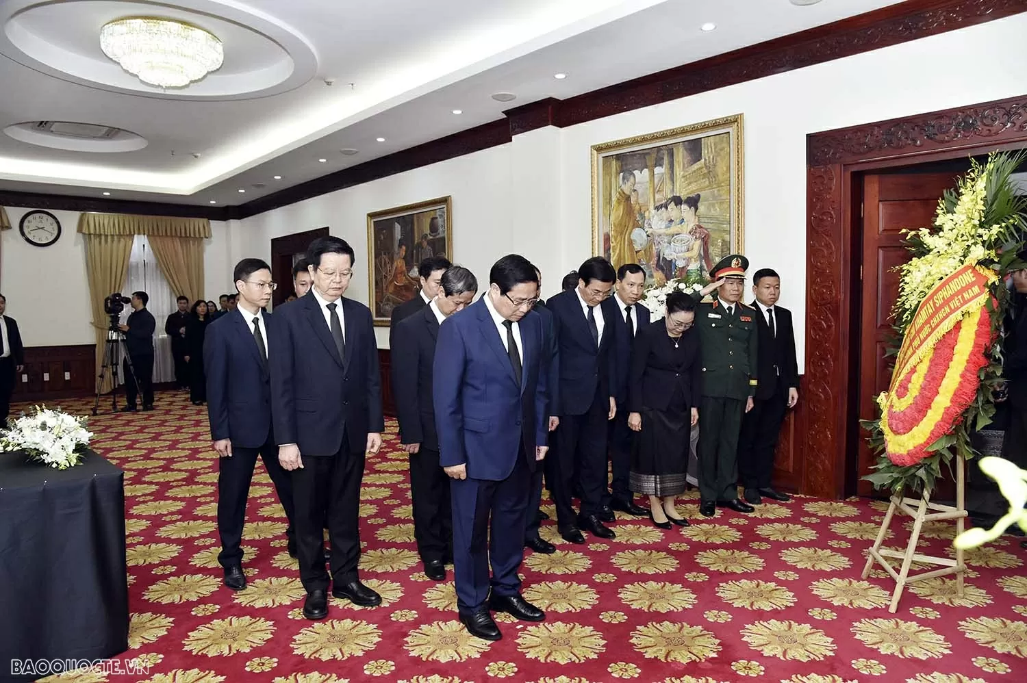 Lãnh đạo Việt Nam viếng và ghi sổ tang tưởng niệm đồng chí Khamtay Siphandone tại Hà Nội