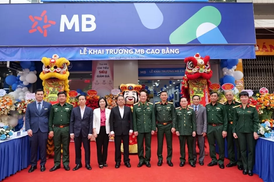 Các đại biểu tham dự khai trương MB Cao Bằng.