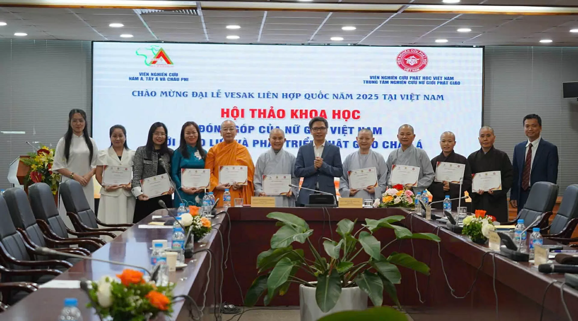 'Đóng góp của nữ giới Việt Nam với giao lưu và phát triển Phật giáo châu Á' 'Đóng góp của nữ giới Việt Nam với giao lưu và phát triển Phật giáo châu Á'