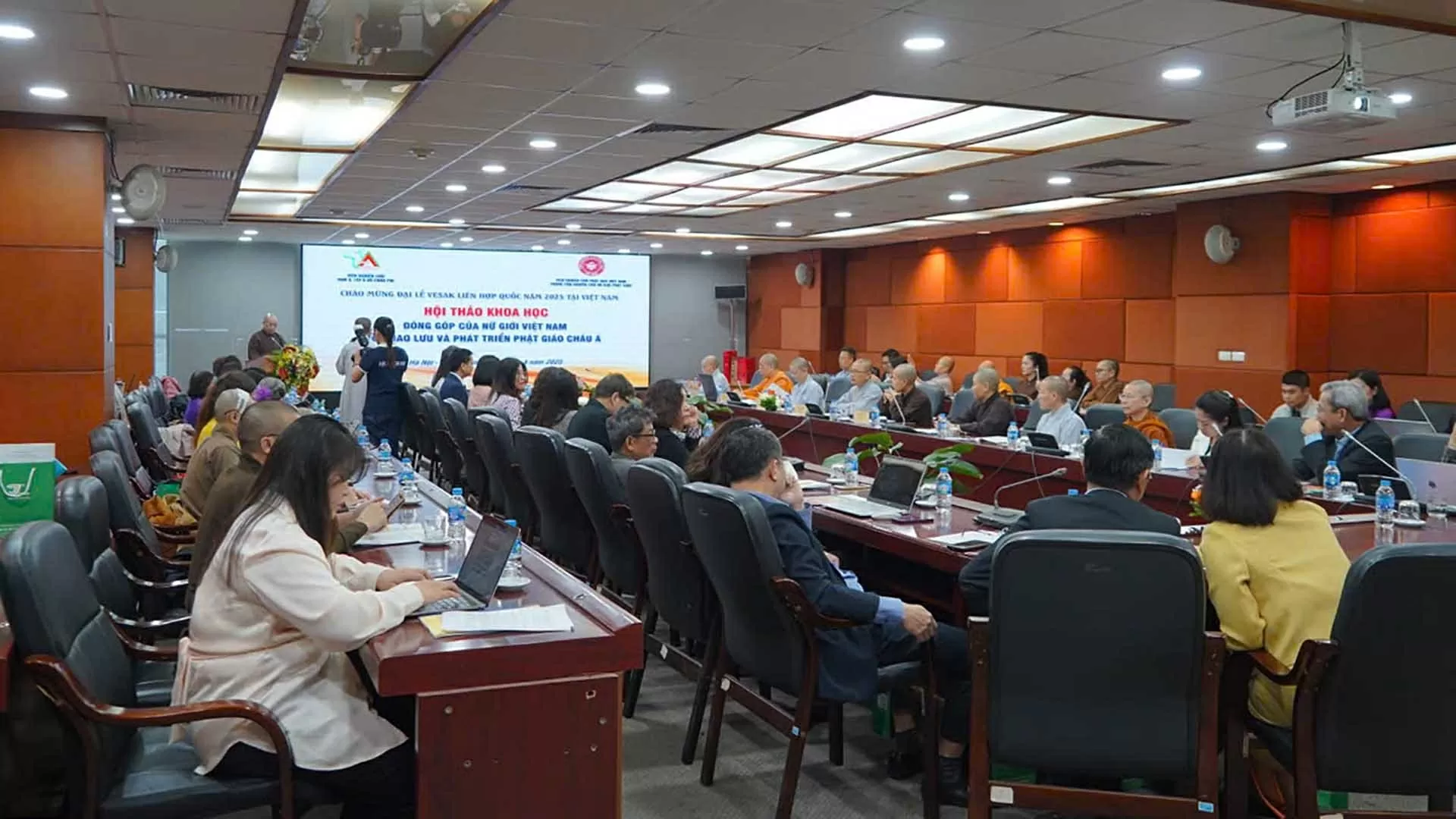 'Đóng góp của nữ giới Việt Nam với giao lưu và phát triển Phật giáo châu Á' 'Đóng góp của nữ giới Việt Nam với giao lưu và phát triển Phật giáo châu Á'