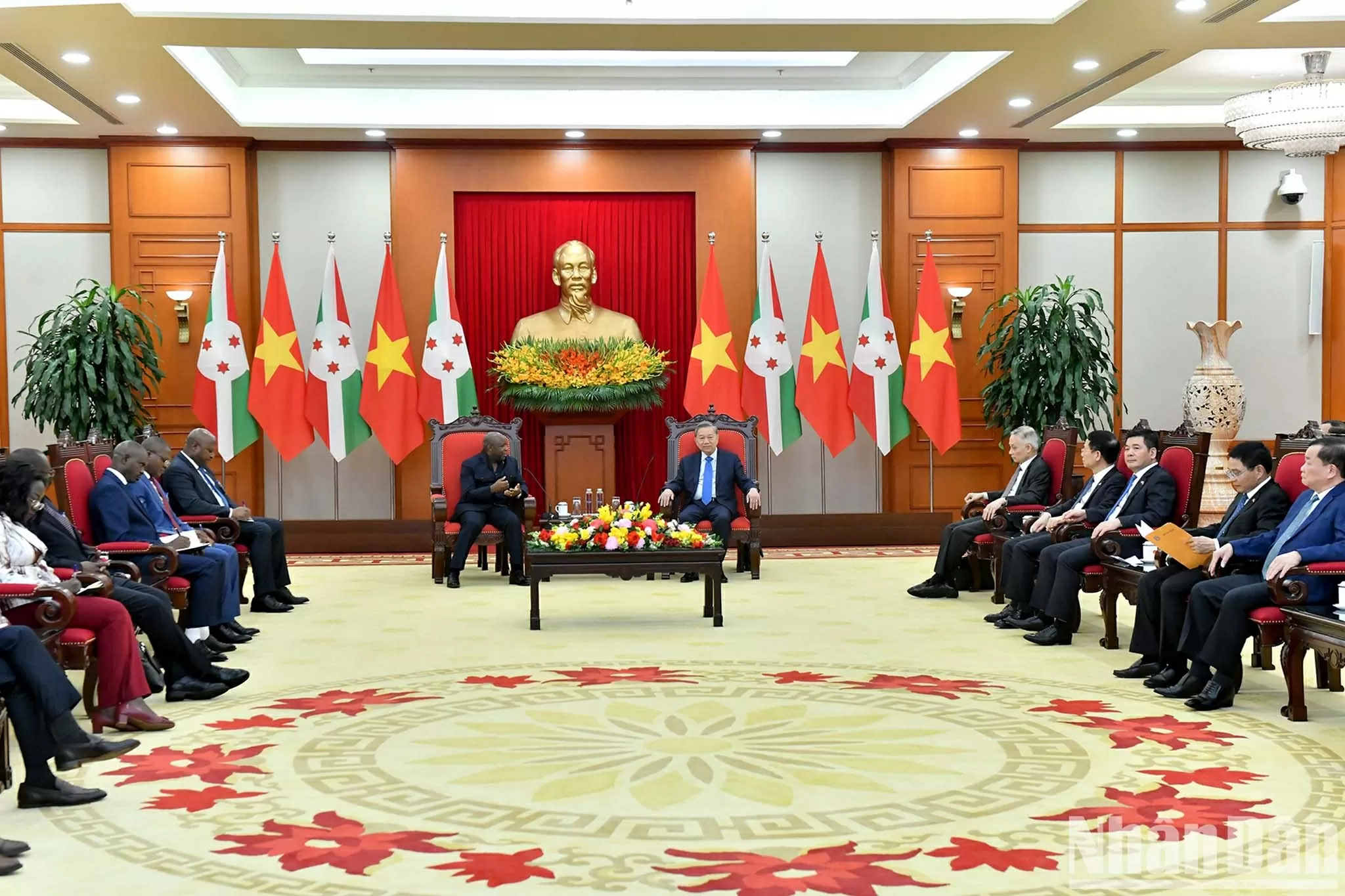 Tổng Bí thư Tô Lâm tiếp Tổng thống Cộng hòa Burundi Tổng Bí thư Tô Lâm tiếp Tổng thống Cộng hòa Burundi
