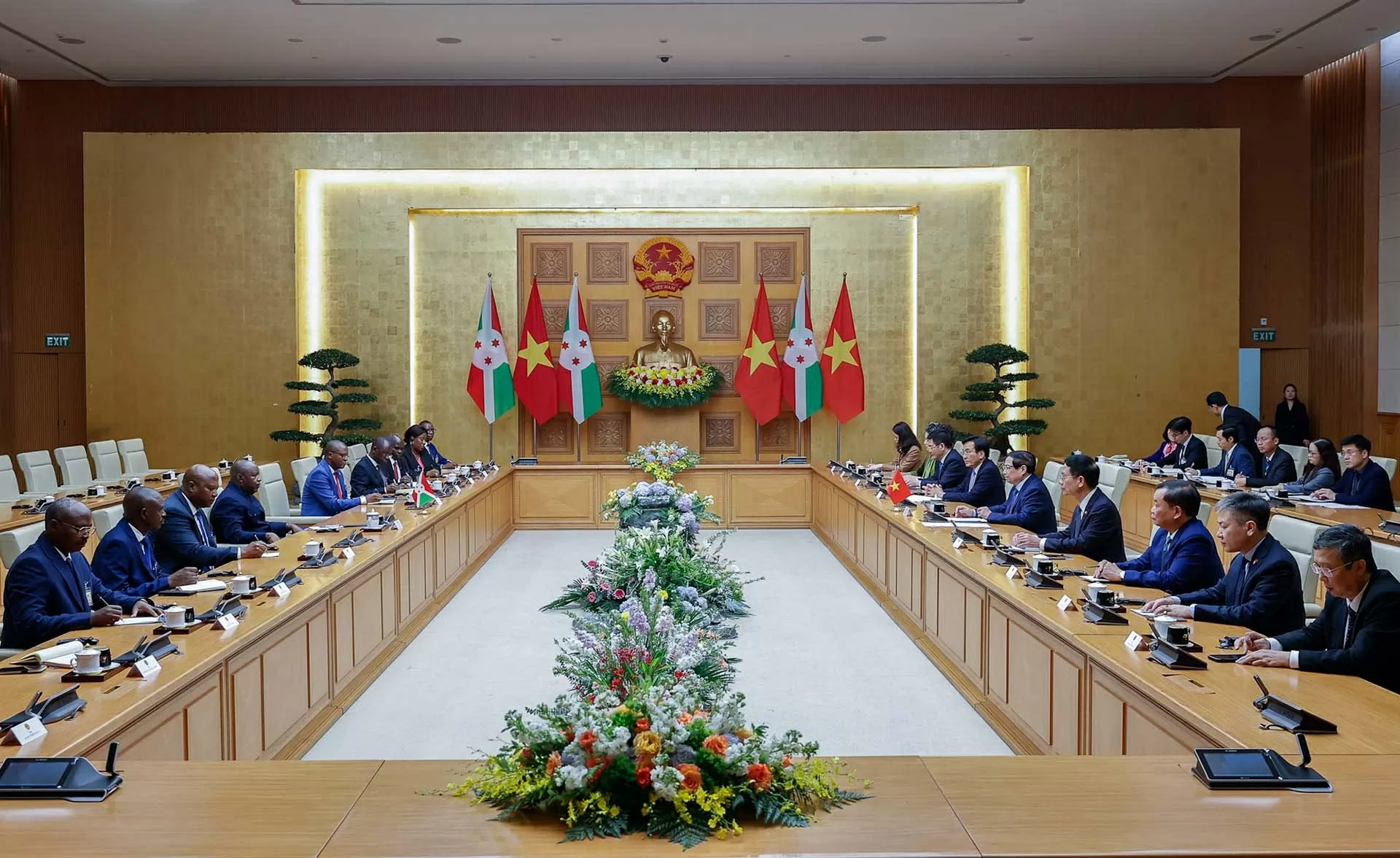 Việt Nam sẵn sàng chia sẻ kinh nghiệm với Burundi trong các lĩnh vực hai bên có lợi ích, thế mạnh Việt Nam sẵn sàng chia sẻ kinh nghiệm với Burundi trong các lĩnh vực hai bên có lợi ích, thế mạnh