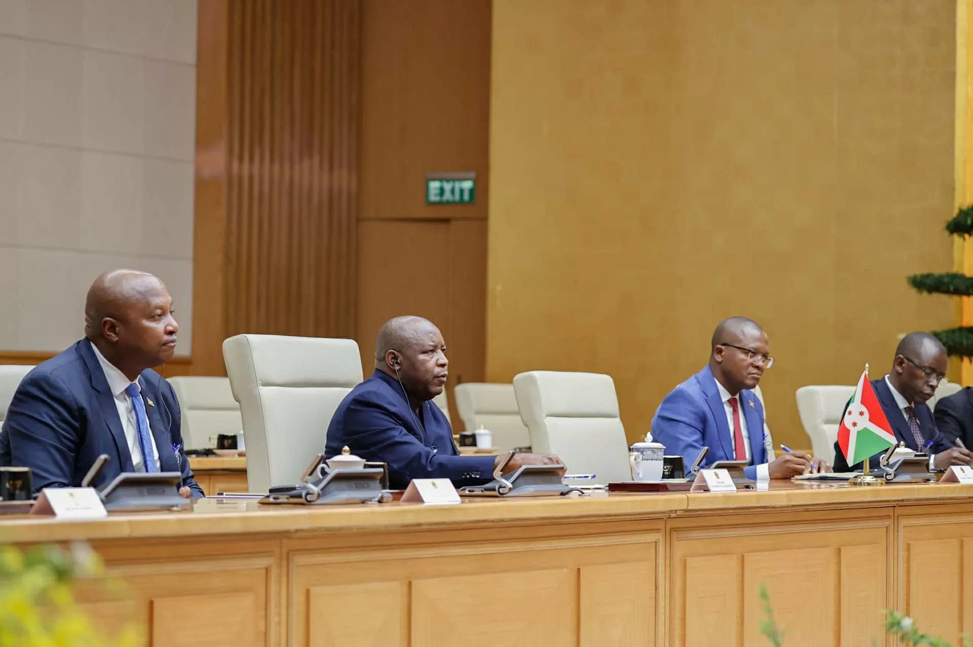 Việt Nam sẵn sàng chia sẻ kinh nghiệm với Burundi trong các lĩnh vực hai bên có lợi ích, thế mạnh Việt Nam sẵn sàng chia sẻ kinh nghiệm với Burundi trong các lĩnh vực hai bên có lợi ích, thế mạnh