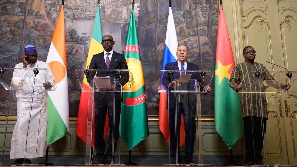 nga cam ket ho tro quan su cho ba nuoc tay phi sau cuoc gap tai moscow