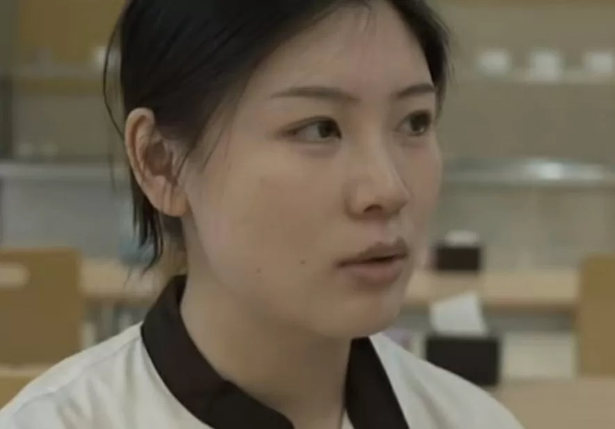 Nữ thạc sĩ báo chí chọn làm phụ vụ tại căng tin trường thay vì theo đuổi nghề báo