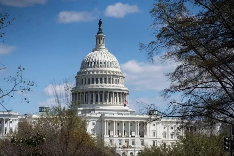 Thượng viện Mỹ thông qua kế hoạch giảm thuế của Tổng thống Trump sau phiên họp xuyên đêm