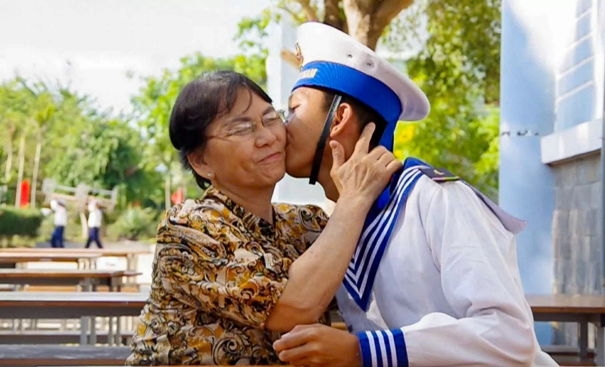 Khi gia đình là nguồn tiếp sức tinh thần cho các chiến sĩ mới nhập ngũ. (Ảnh: Vùng 4 Hải quân cung cấp)