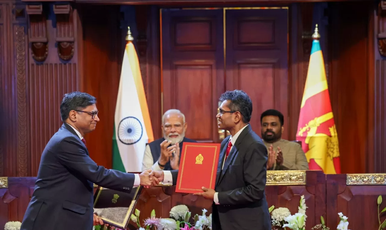 Tổng thống Sri Lanka Anura Kumara Dissanayake và Thủ tướng Ấn Độ Narendra Modi chứng kiến lễ ký thỏa thuận, ngày 5/4/2025. (Nguồn: X) Tổng thống Sri Lanka Anura Kumara Dissanayake và Thủ tướng Ấn Độ Narendra Modi chứng kiến lễ ký thỏa thuận, ngày 5/4/2025. (Nguồn: X)