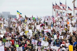 Biểu tình bùng phát khắp nước Mỹ, Tổng thống Trump kêu gọi người dân 