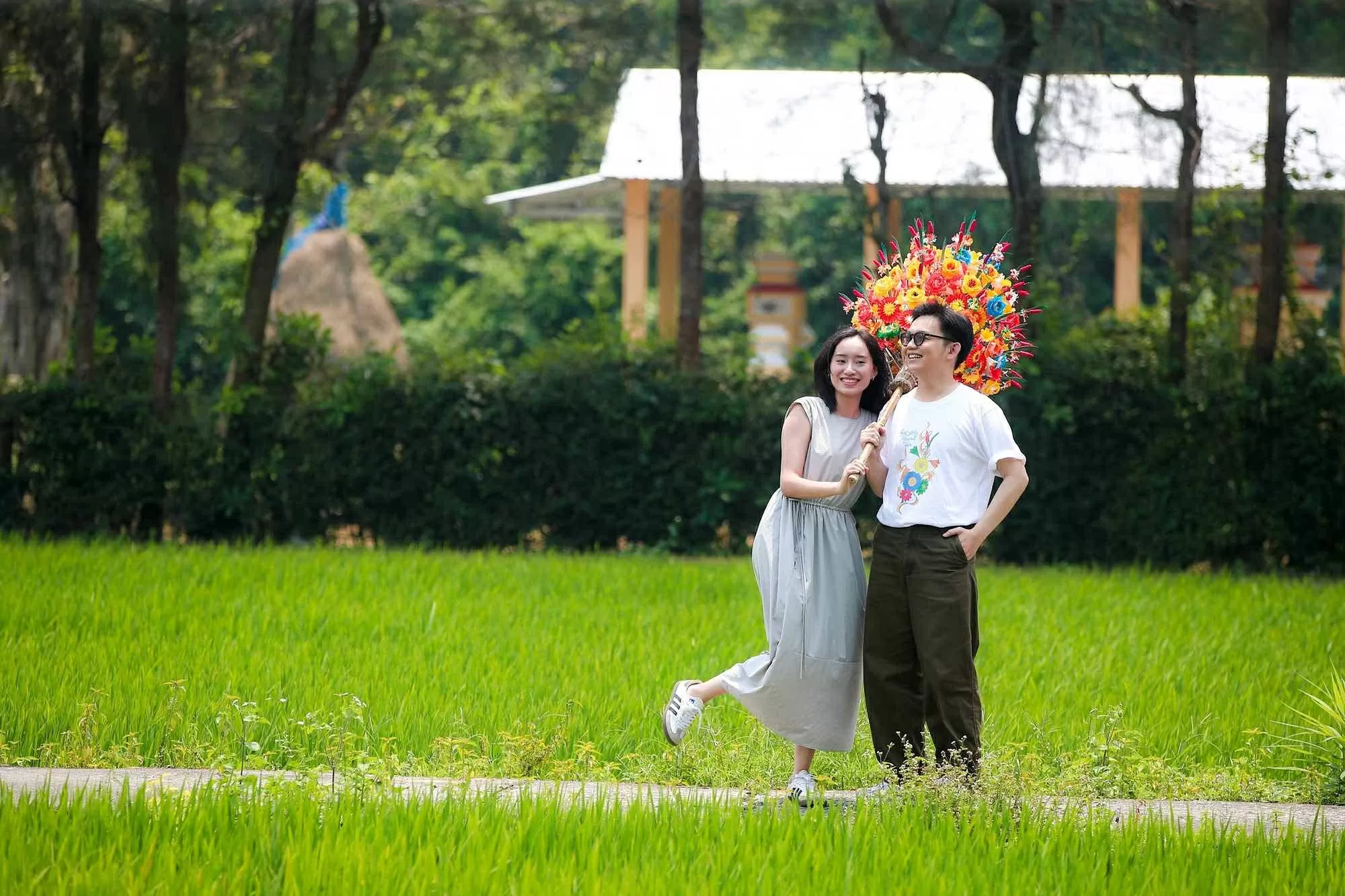 Khám phá làng nghề làm hoa giấy 300 tuổi ở Huế