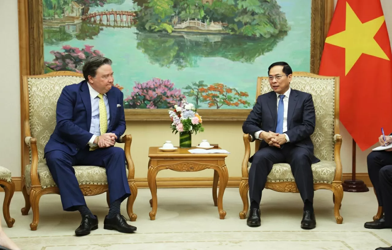 Phó Thủ tướng Bùi Thanh Sơn lấy làm tiếc với việc Hoa Kỳ quyết định áp thuế đối ứng ở mức rất cao với hàng hoá xuất khẩu của Việt Nam. (Ảnh: Thành Long)