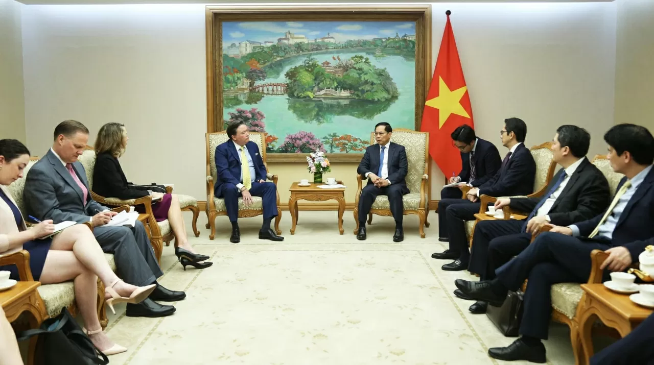 Toàn cảnh buổi làm việc giữa Phó Thủ tướng  Bùi Thanh Sơn và Đại sứ Hoa Kỳ tại Việt Nam Marc E. Knapper. (Ảnh: Thành Long)