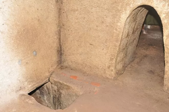 Lối xuống tầng hai địa đạo Củ Chi. (Ảnh: Khu Di tích lịch sử địa đạo Củ Chi)