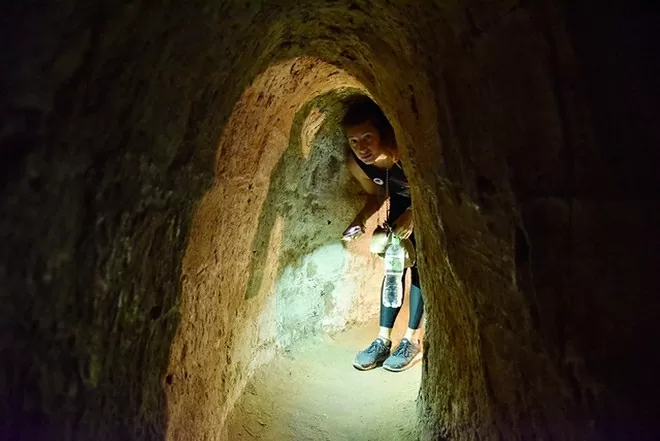 Địa đạo Củ Chi – nơi có hệ thống đường ngầm dài hơn 200 km, đường hầm dưới địa đạo vừa đủ cho một người đi lom khom. (Nguồn: Cục Du lịch Quốc gia Việt Nam)
