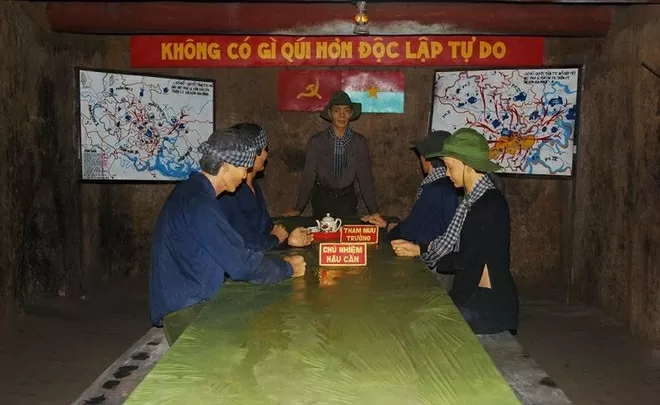 Phòng họp Bộ tư lệnh Quân Khu Sài Gòn-Chợ Lớn-Gia Định. (Ảnh: Khu Di tích lịch sử địa đạo Củ Chi) Phòng họp Bộ tư lệnh Quân Khu Sài Gòn-Chợ Lớn-Gia Định. (Ảnh: Khu Di tích lịch sử địa đạo Củ Chi)