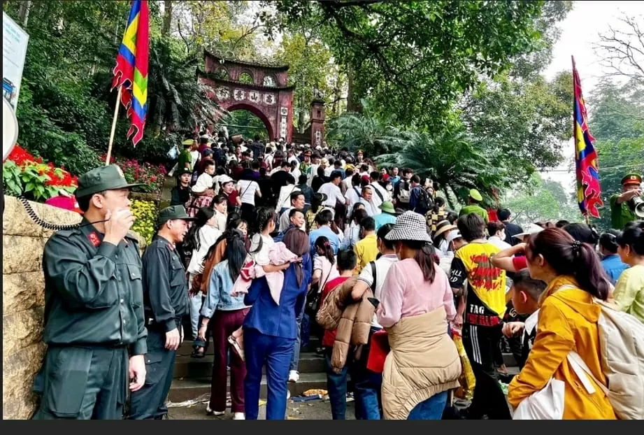 Hàng triệu đồng bào và du khách hành hương về Đền Hùng trước ngày Giỗ Tổ Hùng Vương